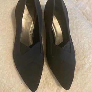 8W Impo Stretch Pointy toe kitten heel shoe